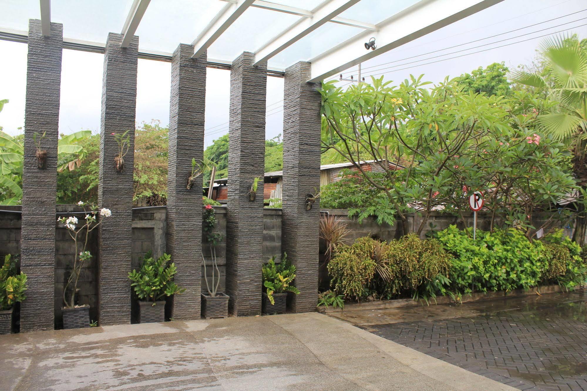 Hotel Tilamas Juanda Sawotratap Buitenkant foto
