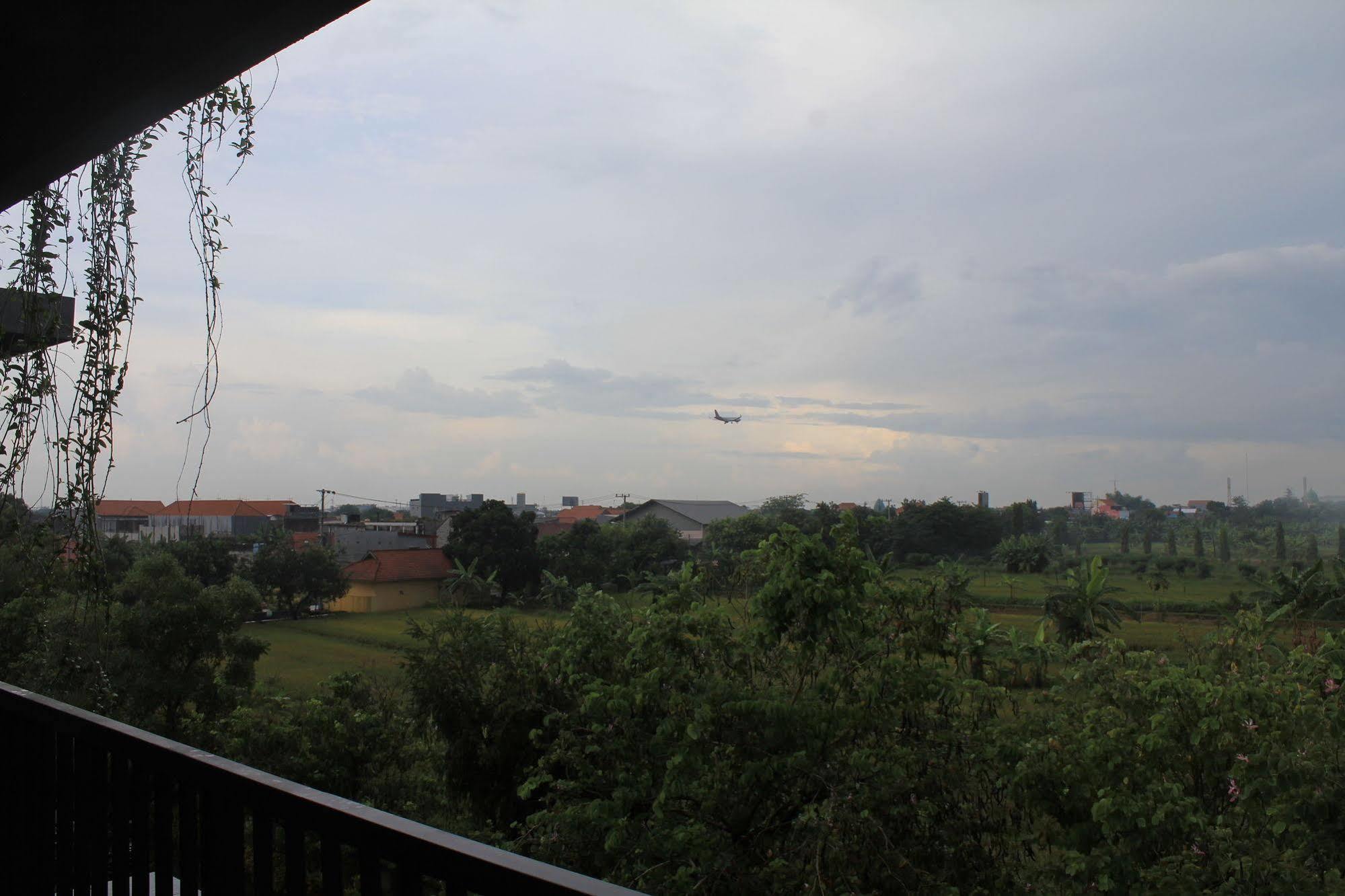 Hotel Tilamas Juanda Sawotratap Buitenkant foto