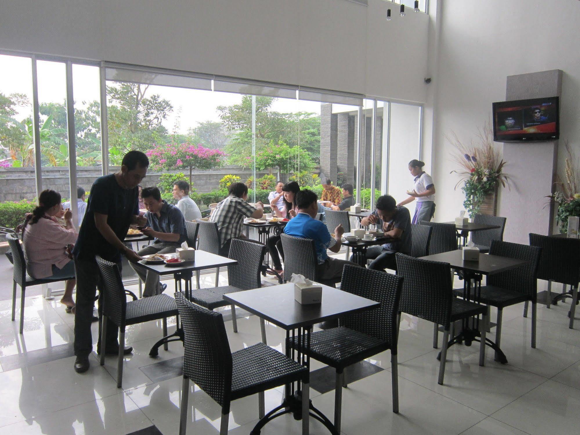 Hotel Tilamas Juanda Sawotratap Buitenkant foto