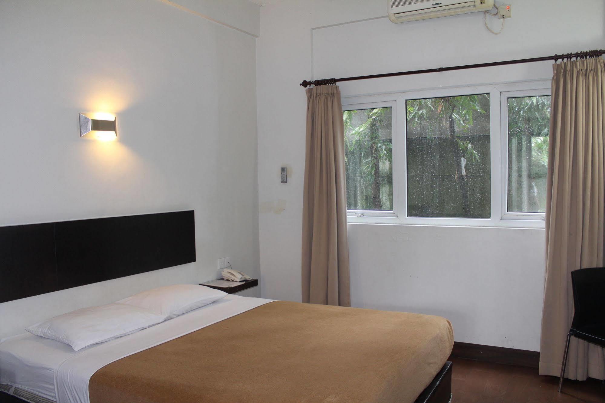 Hotel Tilamas Juanda Sawotratap Buitenkant foto