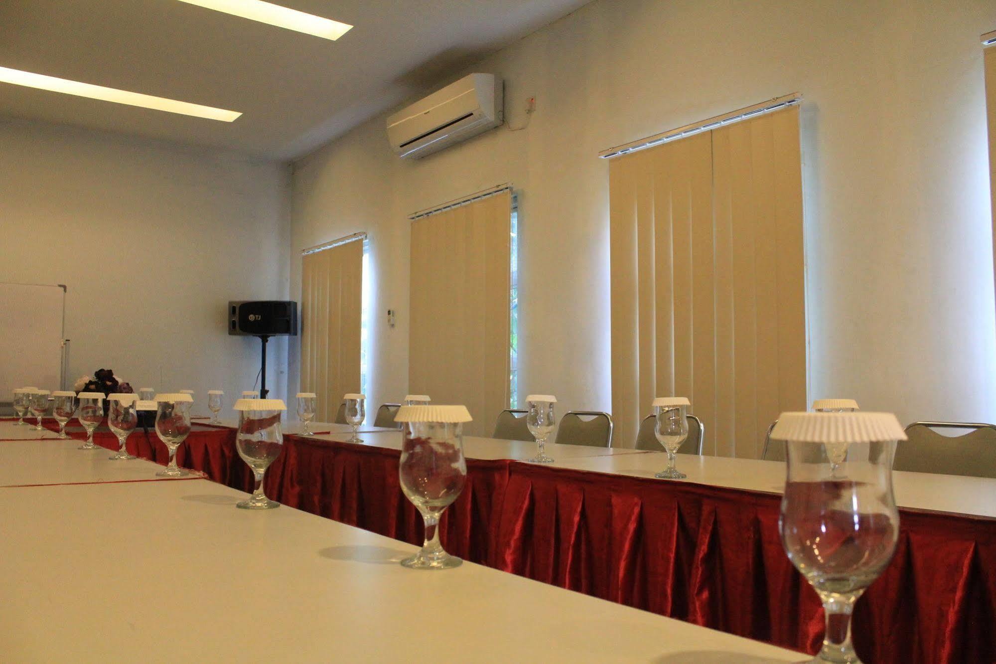 Hotel Tilamas Juanda Sawotratap Buitenkant foto